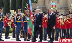 Cumhurbaşkanı Erdoğan, Azerbaycan Cumhurbaşkanı Aliyev tarafından resmi törenle karşılandı