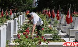 Şehit yakınları ve gaziler bayram arifesinde Cebeci Askeri Şehitliği'ni ziyaret etti