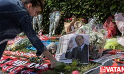 İtalya, Berlusconi için ulusal yas ilan edilmesini tartışıyor