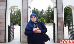Hiç görmediği babasının kabrinin Konya Şehitliği'nde olduğunu öğrenen kadından hüzünlü ziyaret