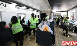 L'Oreal'in mobil güzellik servisleri tırı deprem bölgesindeki kadınlarla buluştu