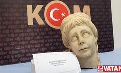 İzmir'de 2 bin yıllık olduğu değerlendirilen kadın heykeli başı ele geçirildi