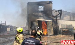 Bursa'da fabrikada çıkan yangına müdahale ediliyor