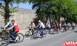 Dalgıçlar Dünya Çevre Günü kapsamında Dicle Nehri'nde temizlik yaptı