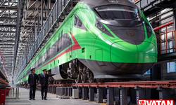 Fuxing treni, 453 kilometre hıza ulaşarak rekor kırdı