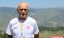 63 yaşındaki yamaç paraşütçüsü Reşat Korkmaz, 14 yıldır gökyüzünde süzülüyor