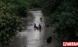 Hindistan'da muson yağmurları sebebiyle yaşamını yitirenlerin sayısı 100’ü aştı