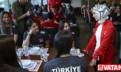 Aile ve Sosyal Hizmetler Bakanı Göktaş, altyapı voleybol milli takımlarıyla yemekte buluştu