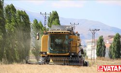Liseli çiftçiler tarımı toprakla iç içe öğreniyor