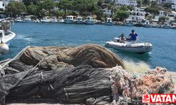 Bodrum'da dalgıçlar deniz dibinde ağ temizliği yaptı
