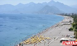 Antalya'da sıcak hava etkili oluyor