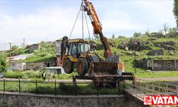 Ardahan'da yeniden alabalık yaşamı oluşması için dereden kamyonlarca çöp ve balçık çıkarıldı