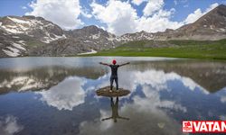 Tunceli'nin buzul göllerini görmek için 3 bin rakımlı bölgeye tırmanıyorlar