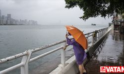 Hong Kong'da "Talim Tayfunu" nedeniyle okullar ve borsa geçici olarak kapatıldı