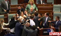 Kosova Meclisi'nde kavga çıktı