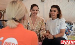 BM Nüfus Fonu iyi niyet elçisi ünlü oyuncu Ashley Judd, deprem bölgesinde kadınlarla buluştu