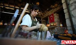 Rus gelin, kayınpederinden öğrendiği Türk el sanatını yaşatıyor