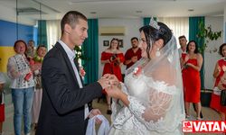 Ukrayna'daki savaş nedeniyle Antalya'da misafir edilen yetim gençler evlendi
