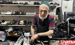 Sakarya'da çocukken başladığı ayakkabı tamirciliğini 62 yıldır sürdürüyor