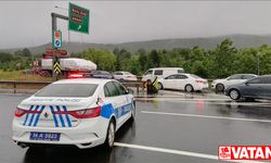 TEM Otoyolu'nda meydana gelen heyelan nedeniyle Ankara-İstanbul yönü trafiğe kapatıldı