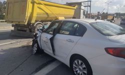İstanbul'da hafriyat kamyonuna çarpan otomobildeki 3 kişi yaralandı