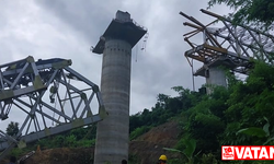 Hindistan'da köprü çökmesi: En az 26 kişi inşaat alanında öldü