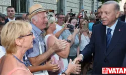 Macar vatandaşlardan Cumhurbaşkanı Erdoğan'a sevgi gösterisi