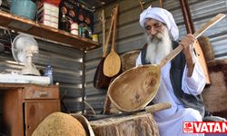 PKK nedeniyle evine dönemeyen Iraklı Yezidi, bağlama üreterek zorlu kamp hayatına tutunuyor
