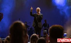 İngiliz şarkıcı ve söz yazarı Tom Odell, Antalya'da konser verdi