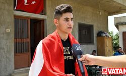 Lübnanlı Türkmen sporcu Beyrut’ta kazandığı muaythai turnuvasını Türk bayrağı açarak kutladı