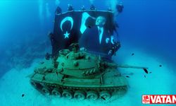 Su altındaki tanka Zafer Bayramı dalışı