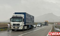 Ağrı'da meydana gelen sel nedeniyle Türkiye-İran kara yolu ulaşıma kapandı