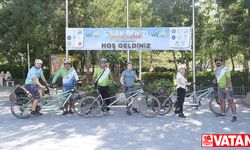 Görme engelli bisiklet tutkunları Van'daki festivale renk kattı