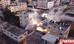 İsrail ordusu Batı Şeria'nın kuzeyindeki Asker Mülteci Kampı'nda Filistinli ailenin evini yıktı