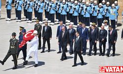 Cumhurbaşkanı Erdoğan başkanlığındaki YAŞ üyeleri Anıtkabir'i ziyaret etti