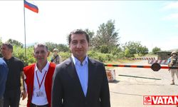 Azerbaycan'ın Karabağ'daki Ermeniler için gönderdiği yardım tırları, Rus güçlerinin kontrol noktasında bekliyor