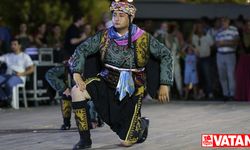 Down sendromlu ve otizmli gençlerin zeybek dansı festivallerde alkış alıyor