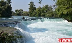 Antalya'da sıcaktan bunalanlar Manavgat Şelalesi'nde serinliyor