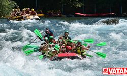 Adrenalin tutkunları Köprüçay'da rafting heyecanı yaşıyor