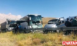 Niğde'de yolcu otobüsüyle hafif ticari araç çarpıştı, 1 kişi hayatını kaybetti, 7 kişi yaralandı