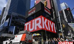 Times Meydanı'ndaki dijital panolarda "Invest in Türkiye" mesajı yayınlandı