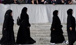 Fransa'da okullardaki uzun elbise yasağı ADM Derneğince Danıştaya taşındı