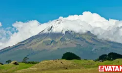 Taranaki Dağı: Dağcı 600 metrelik düşüşten hafif yaralanmalarla kurtuldu