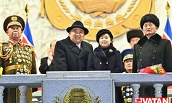 Kuzey Kore lideri Kim, ülke kuruluşunun 75'inci yılında düzenlenen askeri geçit törenine katıldı