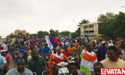 Nijer'de, ülkede konuşlu Fransız askerlerinin gitmesi için gösteri düzenlendi