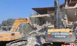 Hatay'da ağır hasarlı 8 bina kontrollü yıkıldı