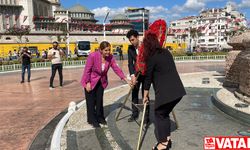 CHP'den Taksim Cumhuriyet Anıtı'na 100. yıl çelengi