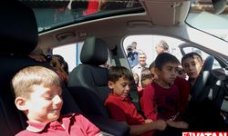 Türkiye'nin yerli otomobili Togg, Bursa'da ilkokul öğrencilere tanıtıldı