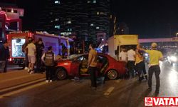 Bakırköy'de otomobil ile kamyonetin çarpışması sonucu 1 kişi yaralandı