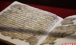 Mısır'da restorasyonu tamamlanan 1400 yıllık el yazması Kur'an-ı Kerim sergilendi
